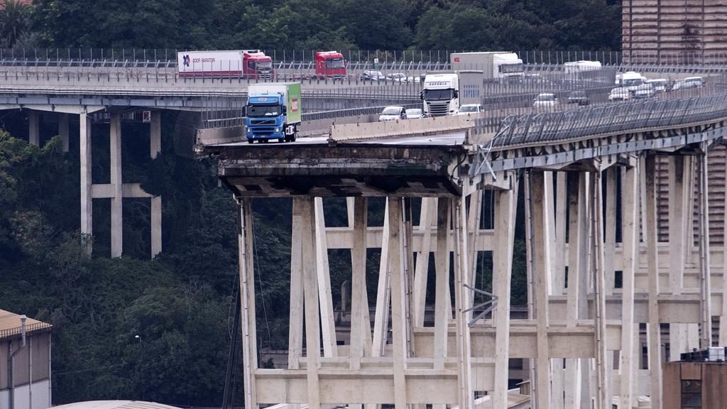 Genova: crolla il viadotto Morandi. Una tragedia con 39 morti e solo 4 superstiti