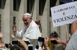 El Papa respalda su posición en contra del aborto y viene un nuevo debate