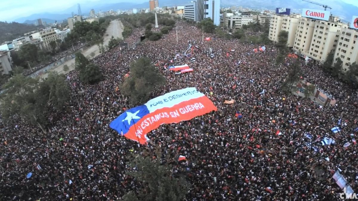A Plaza Italia di Santiago, storico: superato il milione di persone